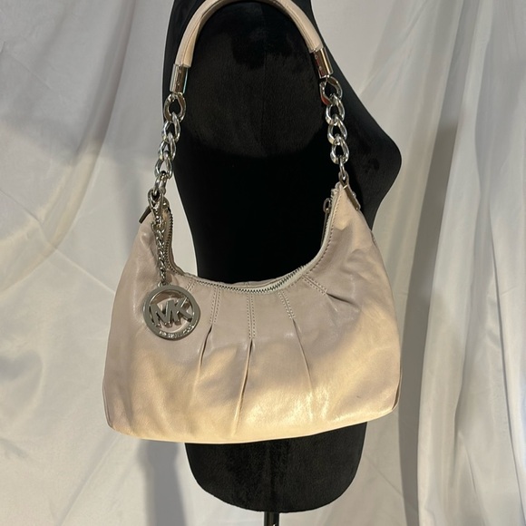 Michael Kors AP-1011 Cream Pleated Shoulder Bag - Picture 4 of 13